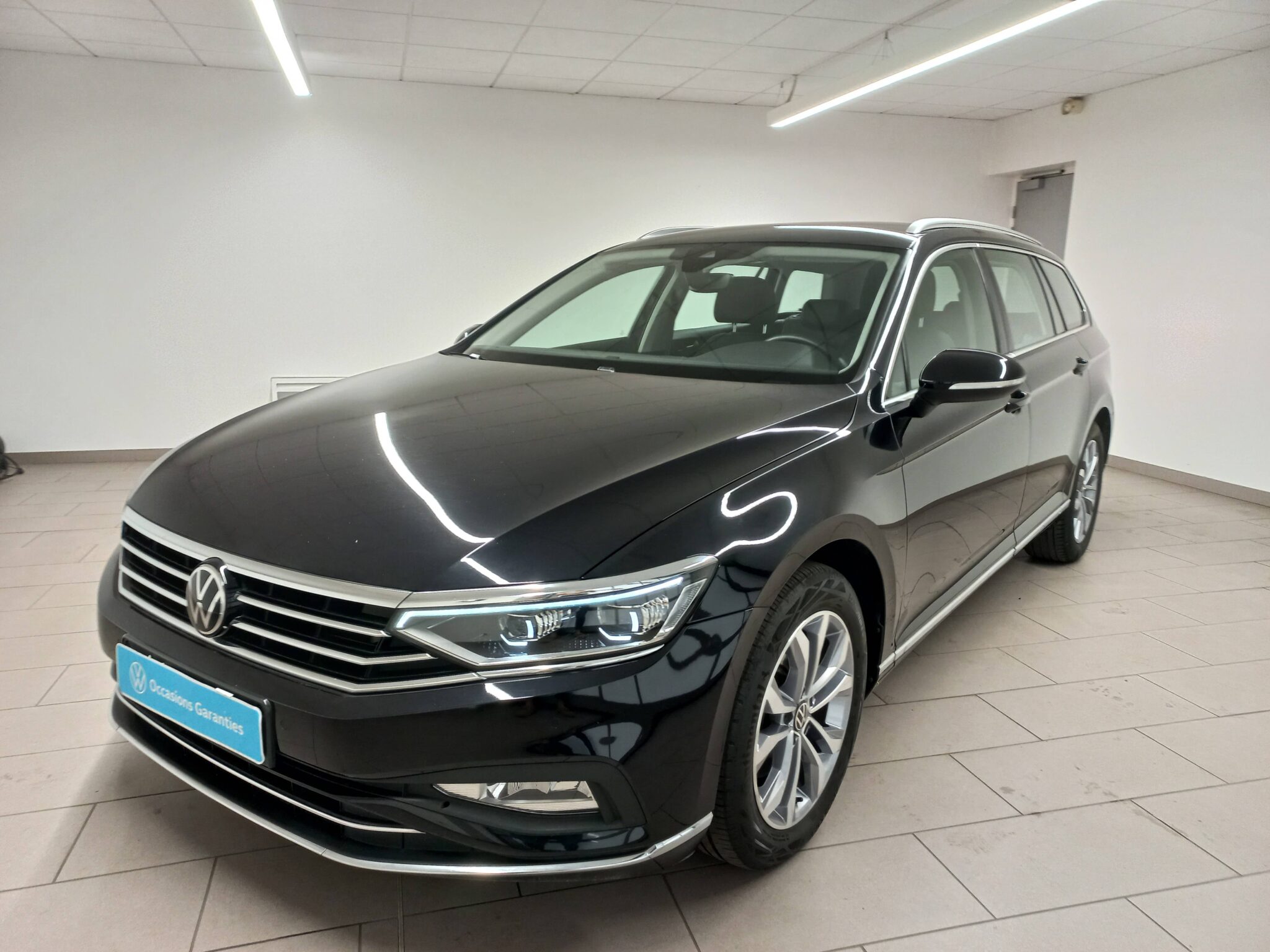1361591_volkswagen_passat-sw-20-tdi-evo-scr-150-dsg7_elegance_0.jpg